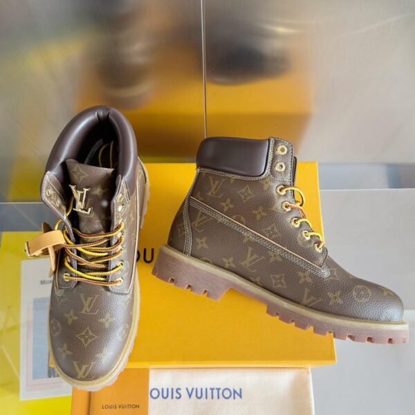 Louis Vuitton x Timberland collaboration boots, embossed waterproof suede cowhide premium leather.