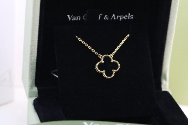 Van Cleef & Arpels necklace high edition