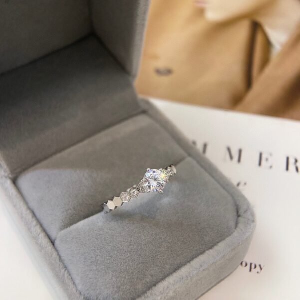 chaumet AU750 cellular diamond ring