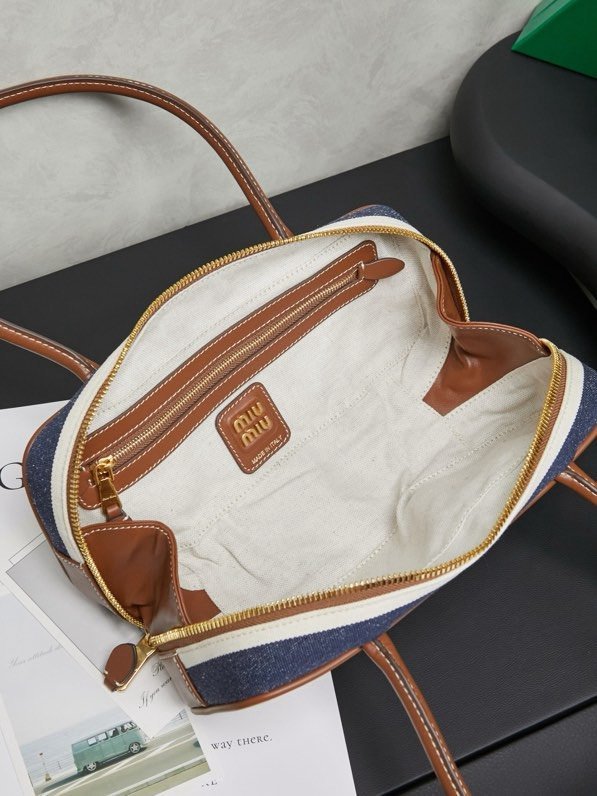 MIU MIU new bowling bag premium version size: 28X12X9cm