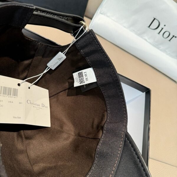 Dior new baseball cap embroidery pure cotton fabric + head layer cowhide