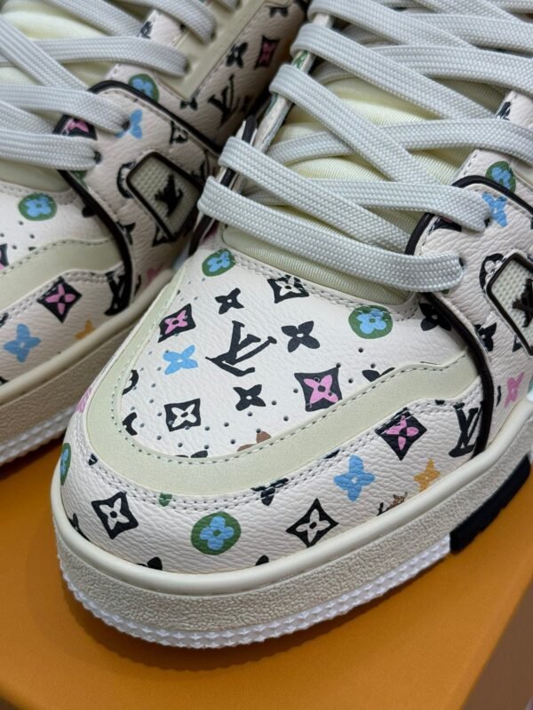 Louis Vuitton trainer beige graffiti leather