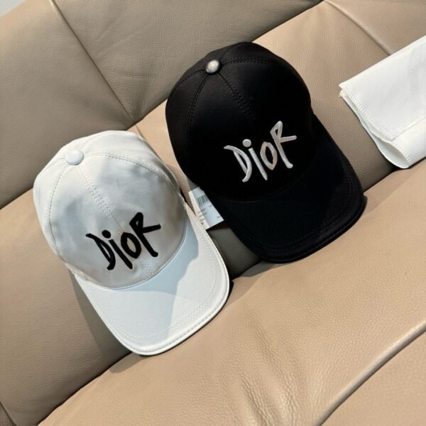 Dior new baseball cap embroidery pure cotton fabric + head layer cowhide
