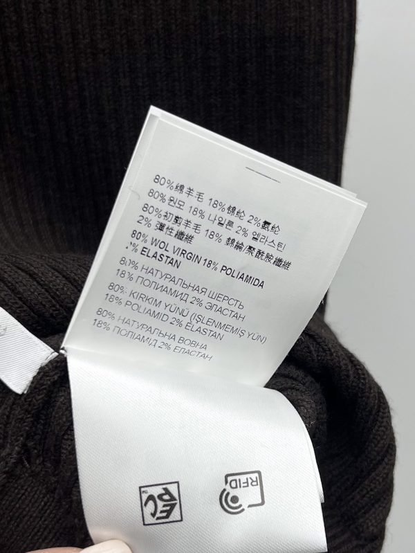 MIUMIU original embroidered sleeveless sweater