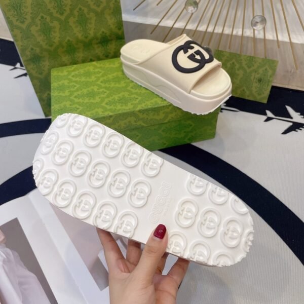 GUCCI slippers