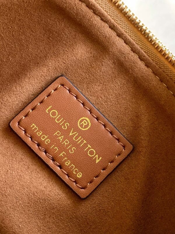 8-6-6.jpg Louis Vuitton original Single ski carryall small handbag