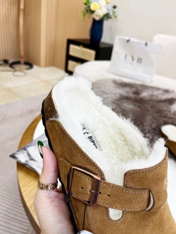 BIRKENSTOCK New Birkenstock shoes for autumn/winter, featuring a closed toe design, comfortable and soft wool lining, premium style.