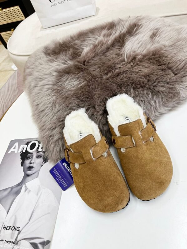 BIRKENSTOCK New Birkenstock shoes for autumn/winter, featuring a closed toe design, comfortable and soft wool lining, premium style.