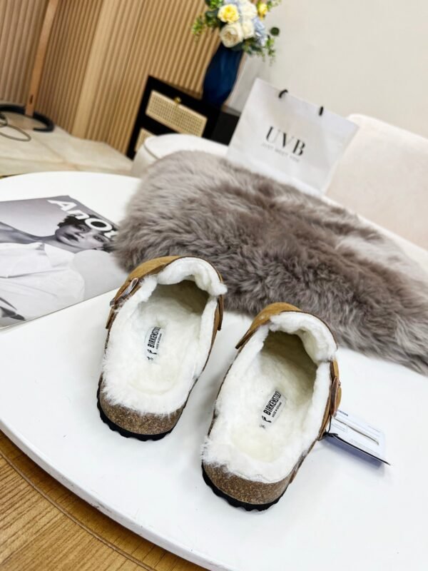 BIRKENSTOCK New Birkenstock shoes for autumn/winter, featuring a closed toe design, comfortable and soft wool lining, premium style.