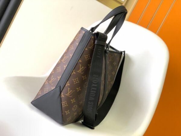 Louis Vuitton Week-End Tote Handbag Revisiting the Classic Week-End Handbag Design Dimensions: 37 x 29 x 13cm