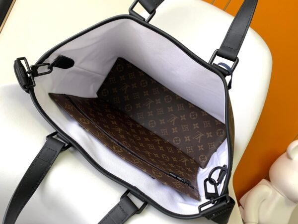 Louis Vuitton Week-End Tote Handbag Revisiting the Classic Week-End Handbag Design Dimensions: 37 x 29 x 13cm