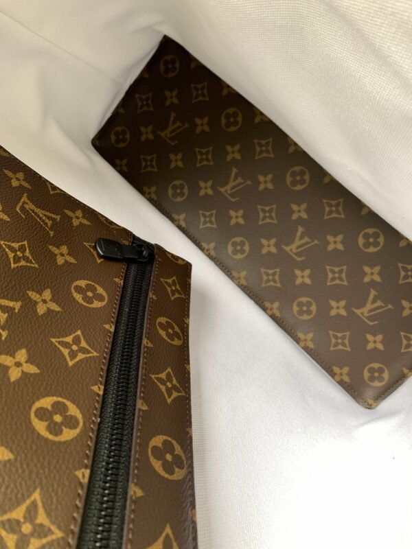 Louis Vuitton Week-End Tote Handbag Revisiting the Classic Week-End Handbag Design Dimensions: 37 x 29 x 13cm