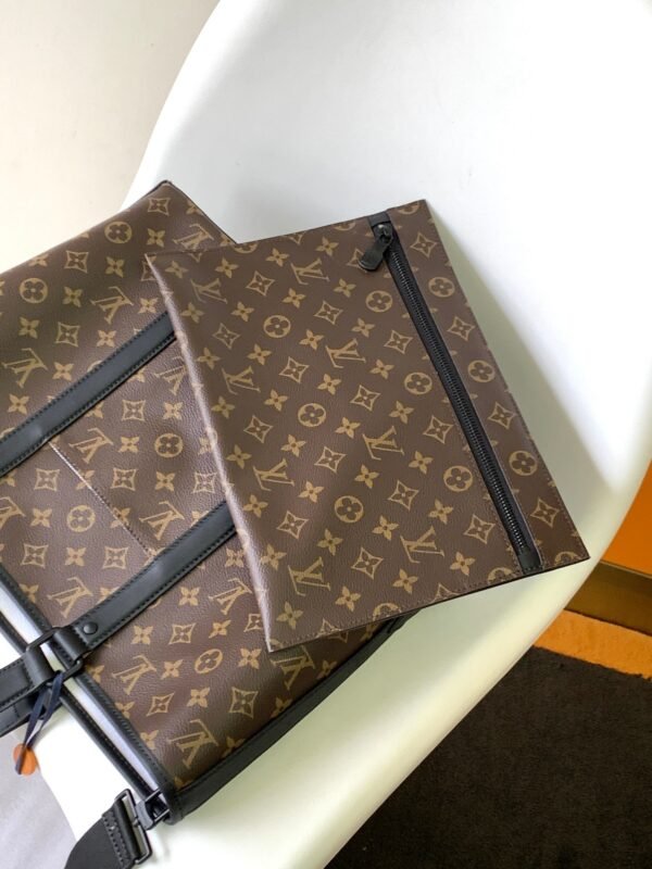 Louis Vuitton Week-End Tote Handbag Revisiting the Classic Week-End Handbag Design Dimensions: 37 x 29 x 13cm