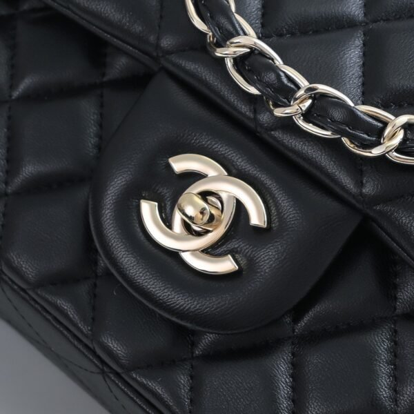 Chanel classic bag 25.5x16x6.5cm Sheepskin material