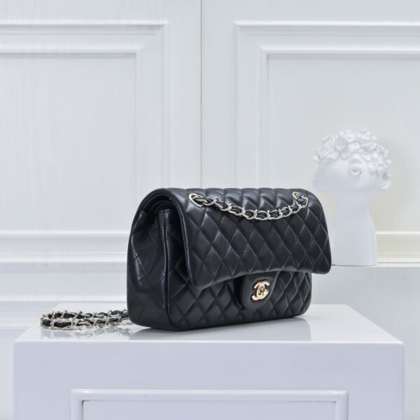 Chanel classic bag 25.5x16x6.5cm Sheepskin material