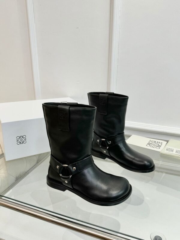 Loewe’s new autumn/winter leather boots, made of premium cowhide.