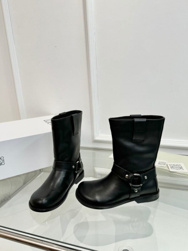 Loewe’s new autumn/winter leather boots, made of premium cowhide.