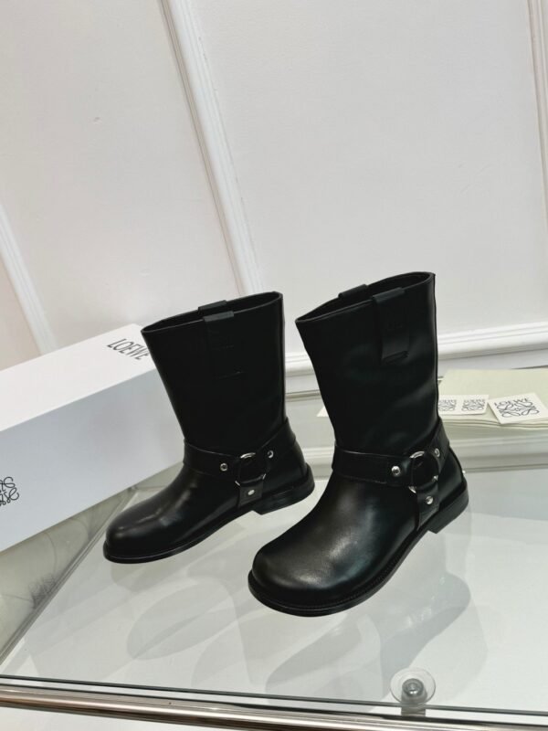 Loewe’s new autumn/winter leather boots, made of premium cowhide.