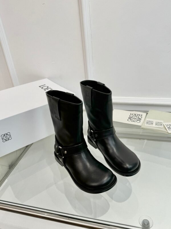 Loewe’s new autumn/winter leather boots, made of premium cowhide.
