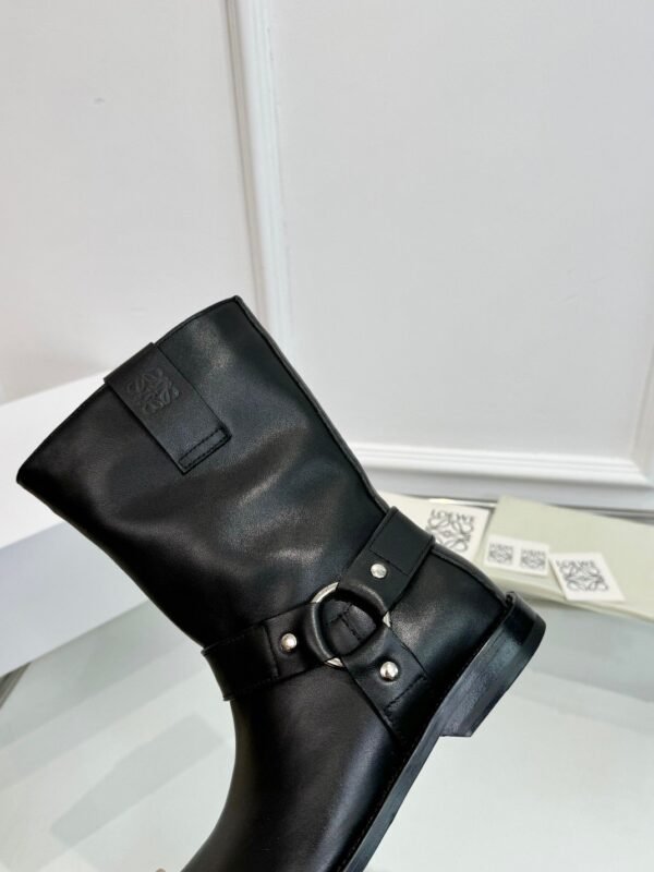 Loewe’s new autumn/winter leather boots, made of premium cowhide.