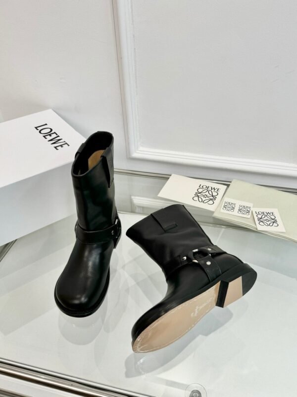 Loewe’s new autumn/winter leather boots, made of premium cowhide.