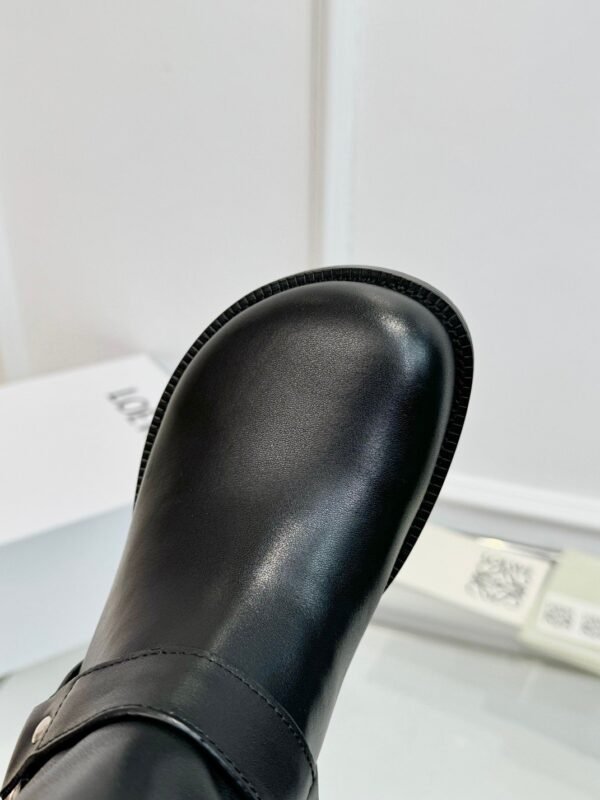Loewe’s new autumn/winter leather boots, made of premium cowhide.