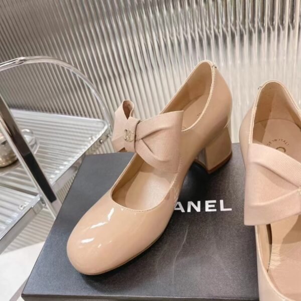 Chanel’s new early spring bow Mary Jane shoes Calf patent leather material