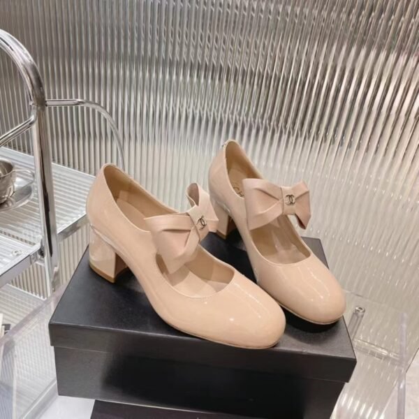 Chanel’s new early spring bow Mary Jane shoes Calf patent leather material