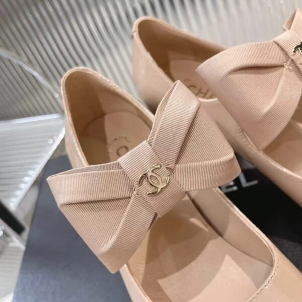 Chanel’s new early spring bow Mary Jane shoes Calf patent leather material