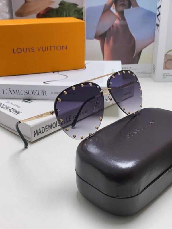 Louis Vuitton  New metal rivet sunglasses