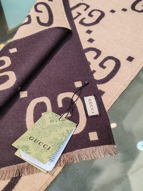 GUCCI Top version wool silk scarf