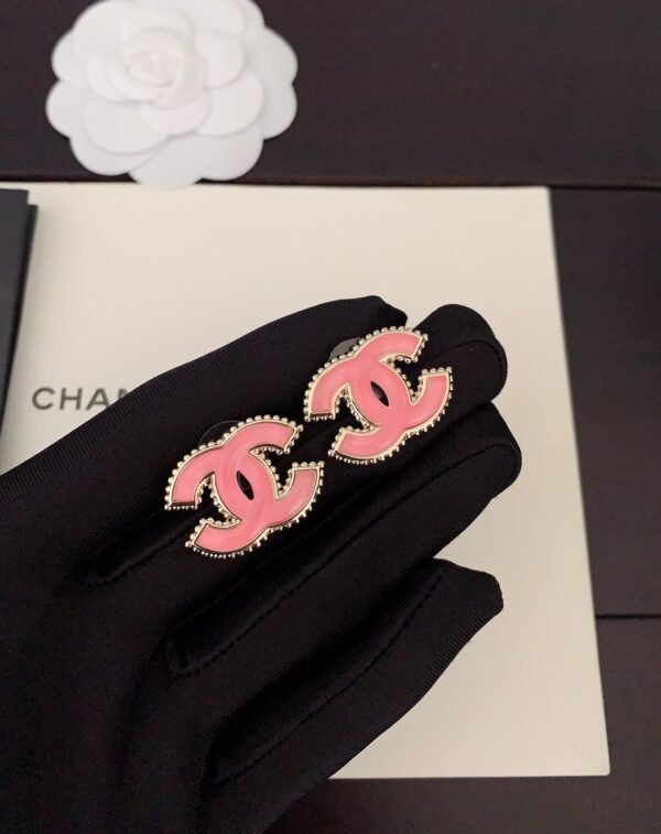 Chanel new pink earrings high-end version