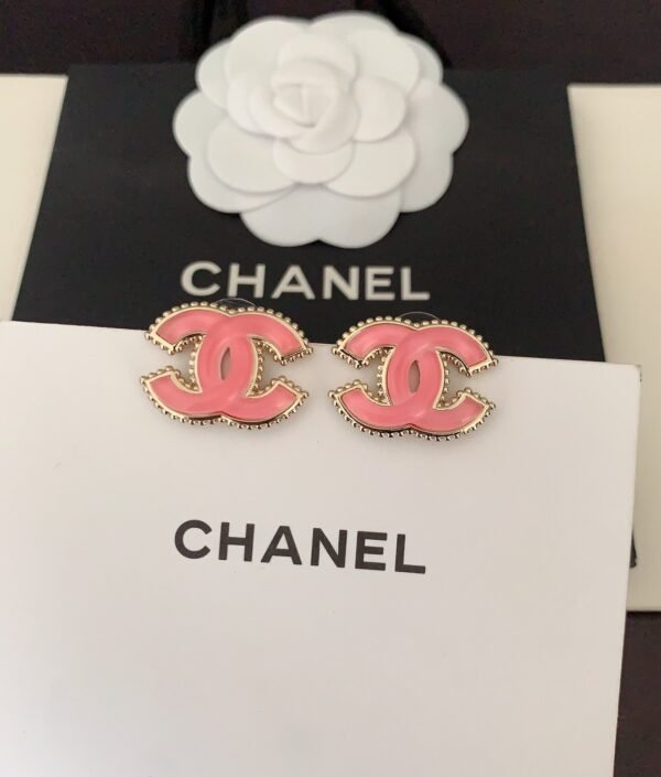 Chanel new pink earrings high-end version