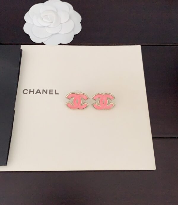 Chanel new pink earrings high-end version