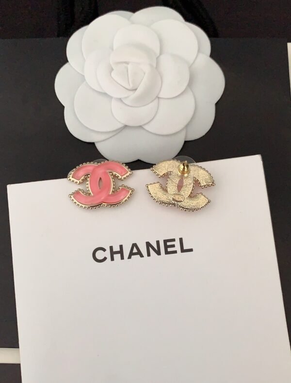 Chanel new pink earrings high-end version