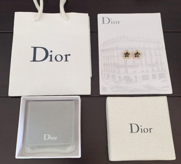 DIOR Latest black five-pointed star cd earrings premium version