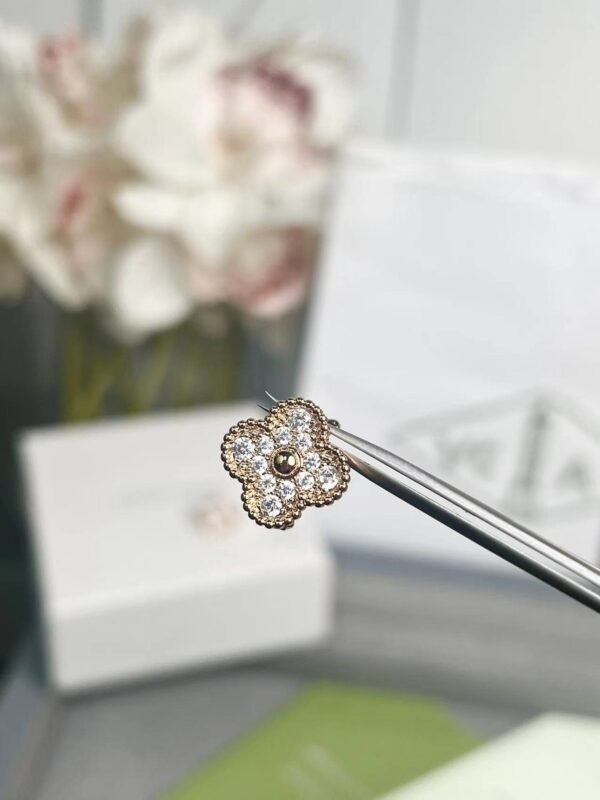 Van Cleef & Arpels four-leaf clover full diamond earrings Premium