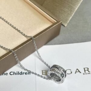 BVLGARI The latest hollow diamond necklace high-end version