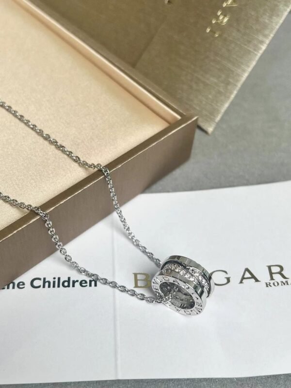 BVLGARI The latest hollow diamond necklace high-end version