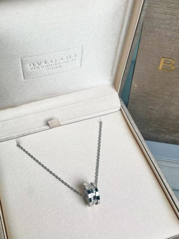 BVLGARI The latest hollow diamond necklace high-end version