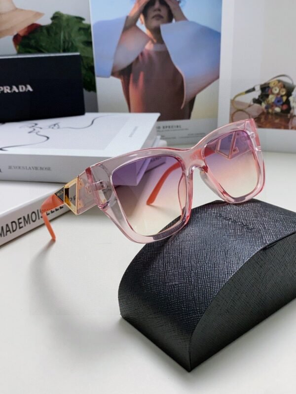 PRADA European and American high-end women’s square frame sunglasses