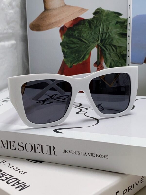 PRADA European and American high-end women’s square frame sunglasses