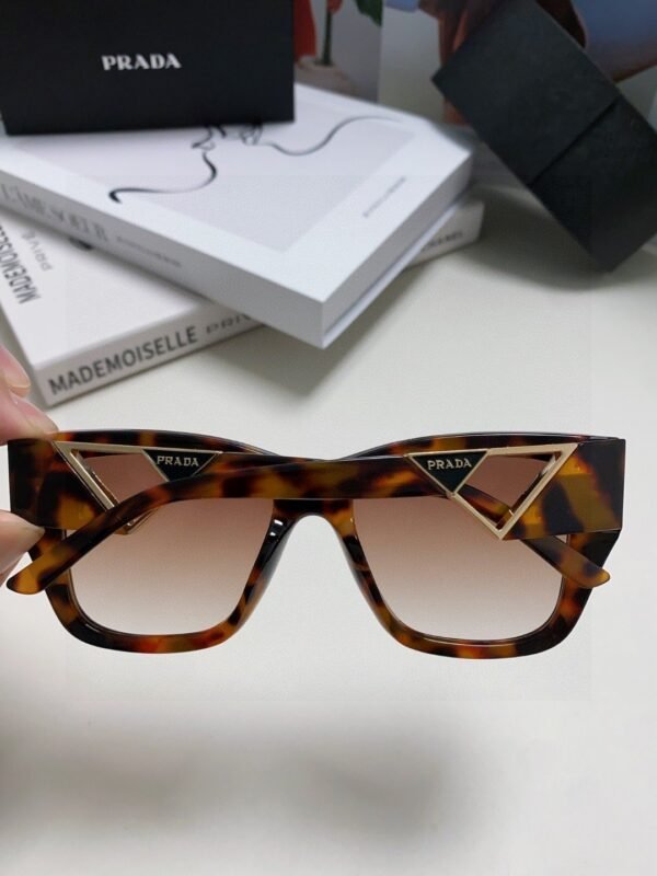 PRADA European and American high-end women’s square frame sunglasses