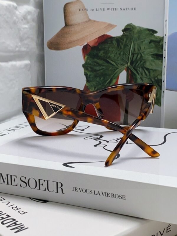 PRADA European and American high-end women’s square frame sunglasses