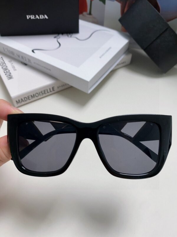 PRADA European and American high-end women’s square frame sunglasses