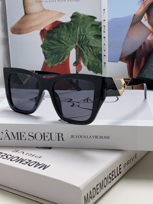 PRADA European and American high-end women’s square frame sunglasses