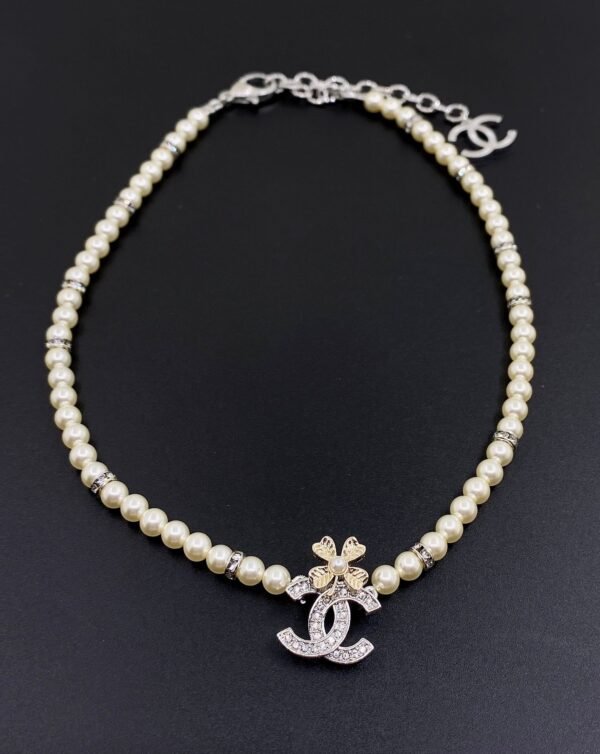 Chanel two-tone flower pearl necklace