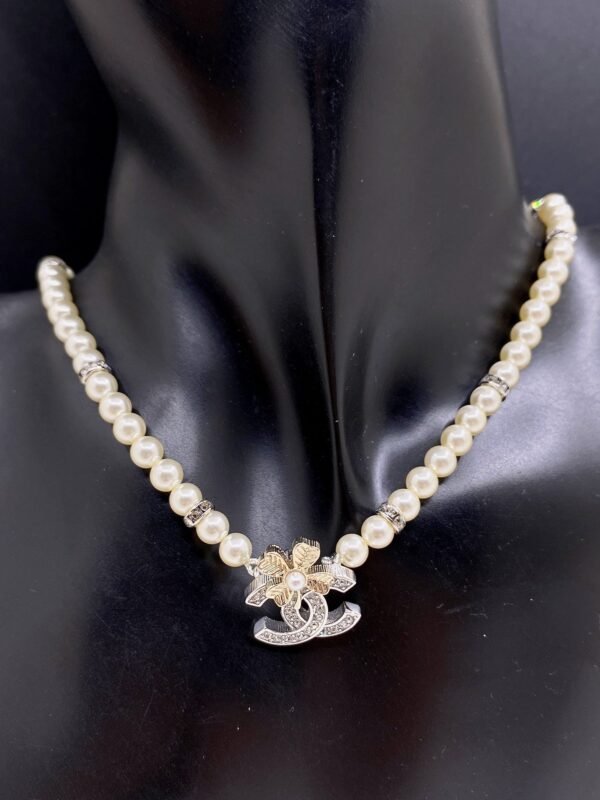 Chanel two-tone flower pearl necklace