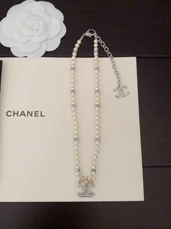 Chanel two-tone flower pearl necklace