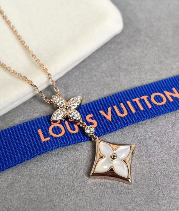 Louis Vuitton Four Leaf Clover Pointed Double Flower Tassel Flower Necklace